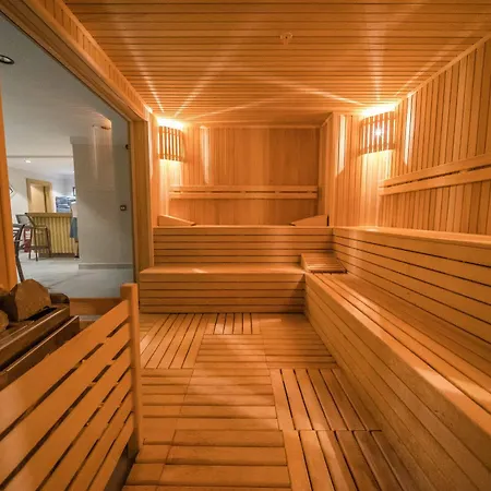 Hotel Random By Lookbookholiday 3*