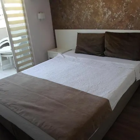 Hotel Random By Lookbookholiday 3*