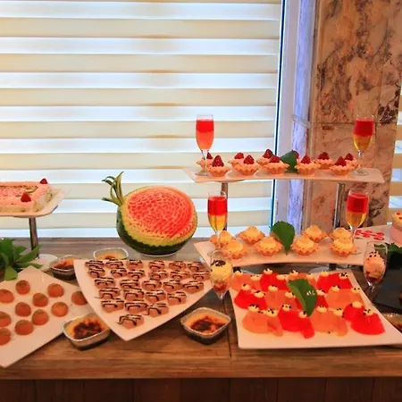 Hotel Random By Lookbookholiday 3*