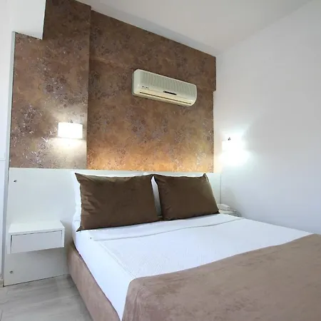 Random By Lookbookholiday 3*