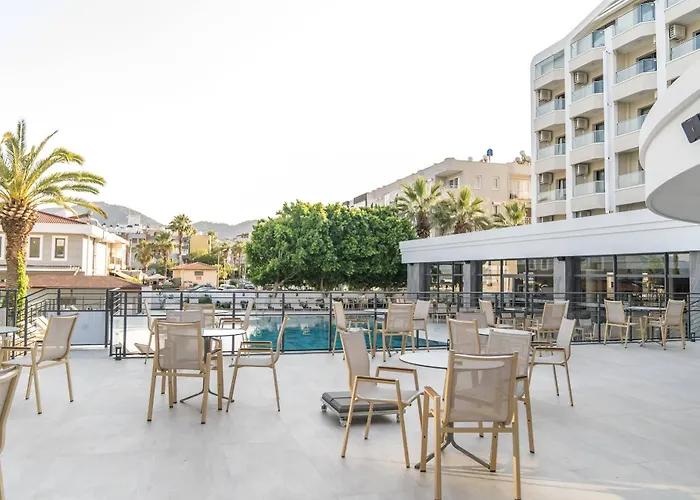 Random By Lookbookholiday 3*