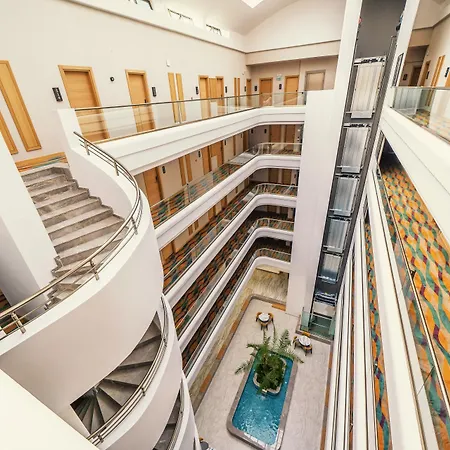 Hotel Random By Lookbookholiday 3*