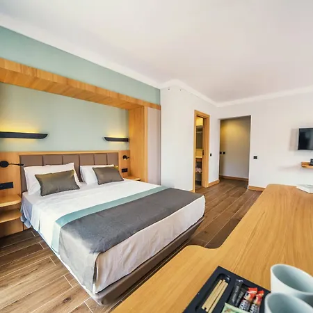 Random By Lookbookholiday 3* Μαρμαρίς