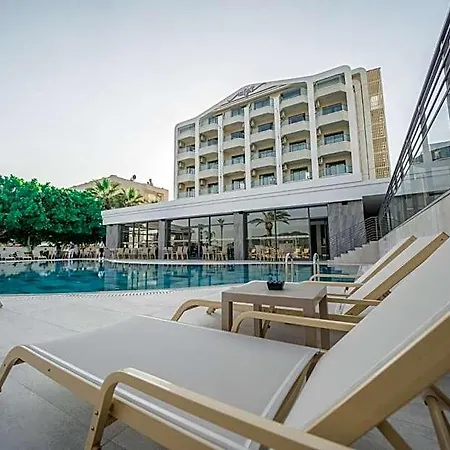Hotel Random By Lookbookholiday 3*