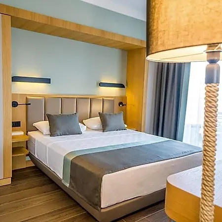 Hotel Random By Lookbookholiday