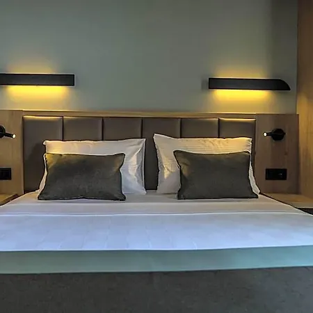Hotel Random By Lookbookholiday