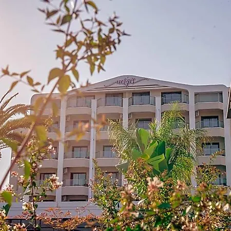 Hotel Random By Lookbookholiday 3*