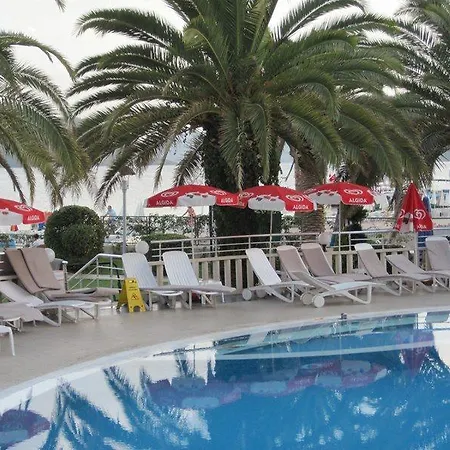 Hotel Random By Lookbookholiday 3*