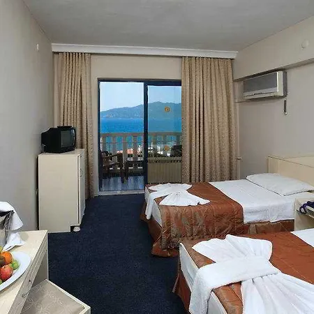 Hotel Random By Lookbookholiday 3*