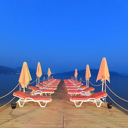 Hotel Random By Lookbookholiday 3*