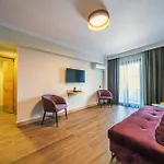 Random By Lookbookholiday Otel 3*