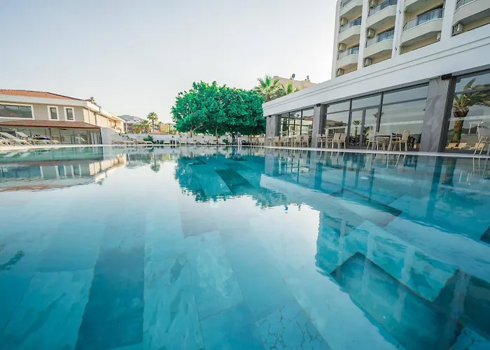 Random By Lookbookholiday