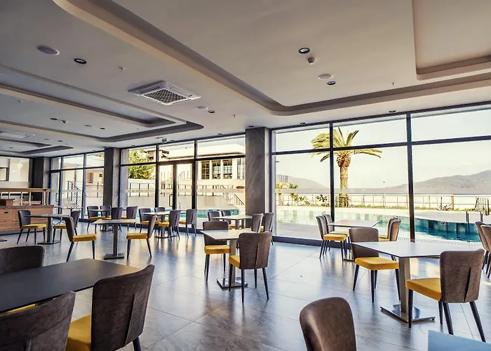 Random By Lookbookholiday Hotel 3*