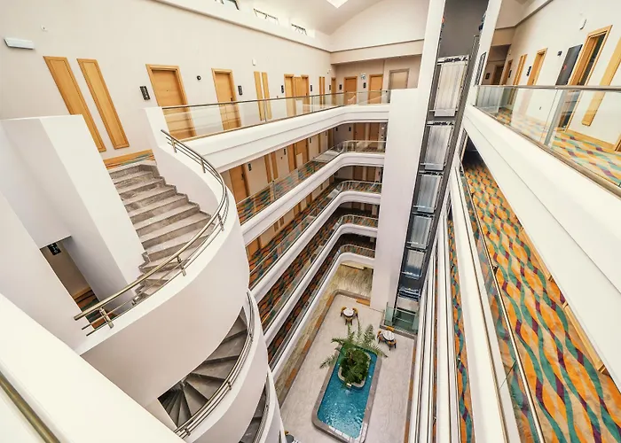 Hotel Random By Lookbookholiday 3*