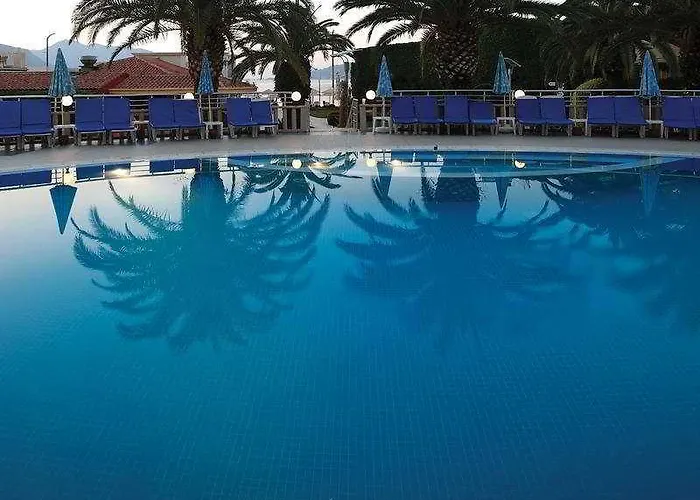 Random By Lookbookholiday 马尔马里斯